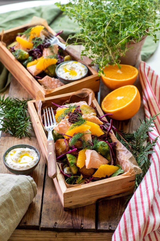 Ljummen sallad med potatis, brysselkål, rödkål och apelsin